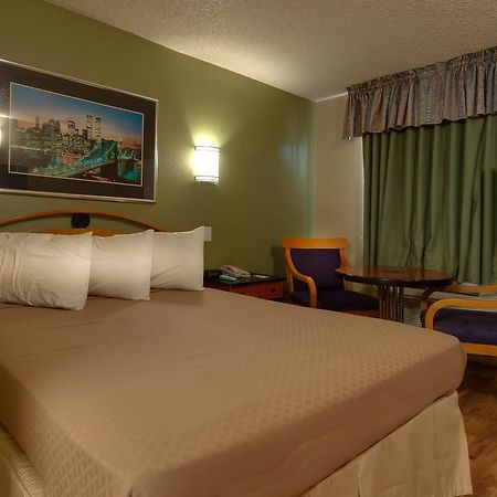 Vagabond Inn Bakersfield North Екстер'єр фото