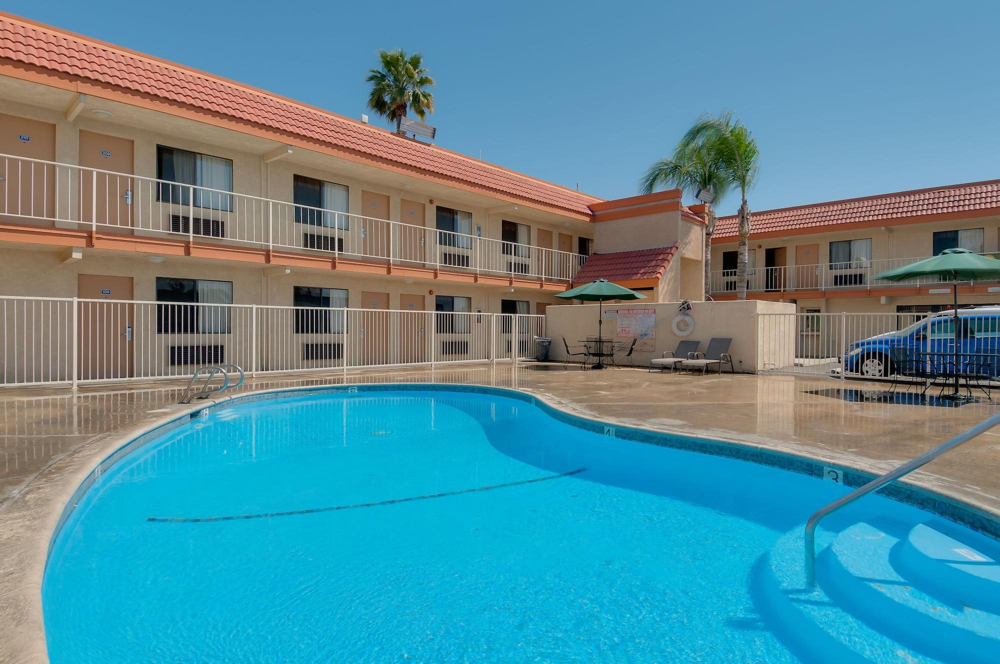 Vagabond Inn Bakersfield North Екстер'єр фото