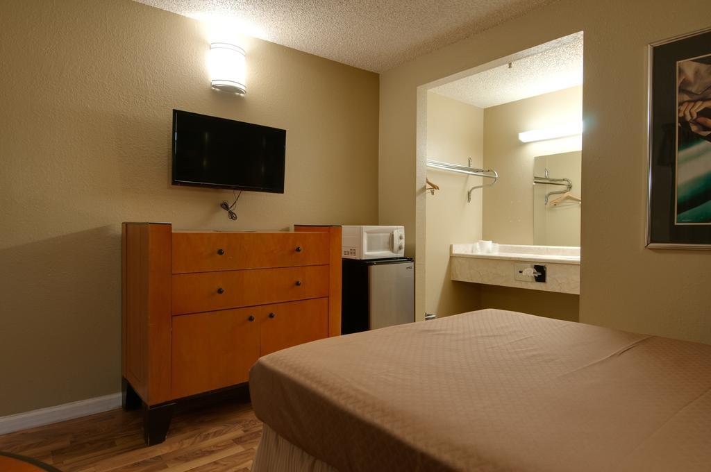 Vagabond Inn Bakersfield North Екстер'єр фото