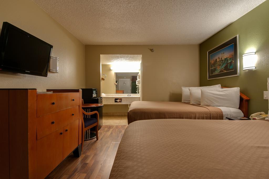 Vagabond Inn Bakersfield North Екстер'єр фото