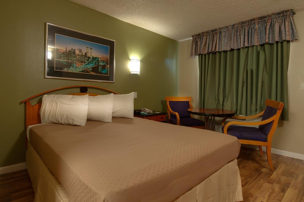 Vagabond Inn Bakersfield North Екстер'єр фото