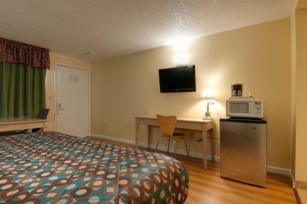 Vagabond Inn Bakersfield North Екстер'єр фото